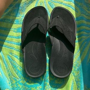Abeo black thonged flip flops
